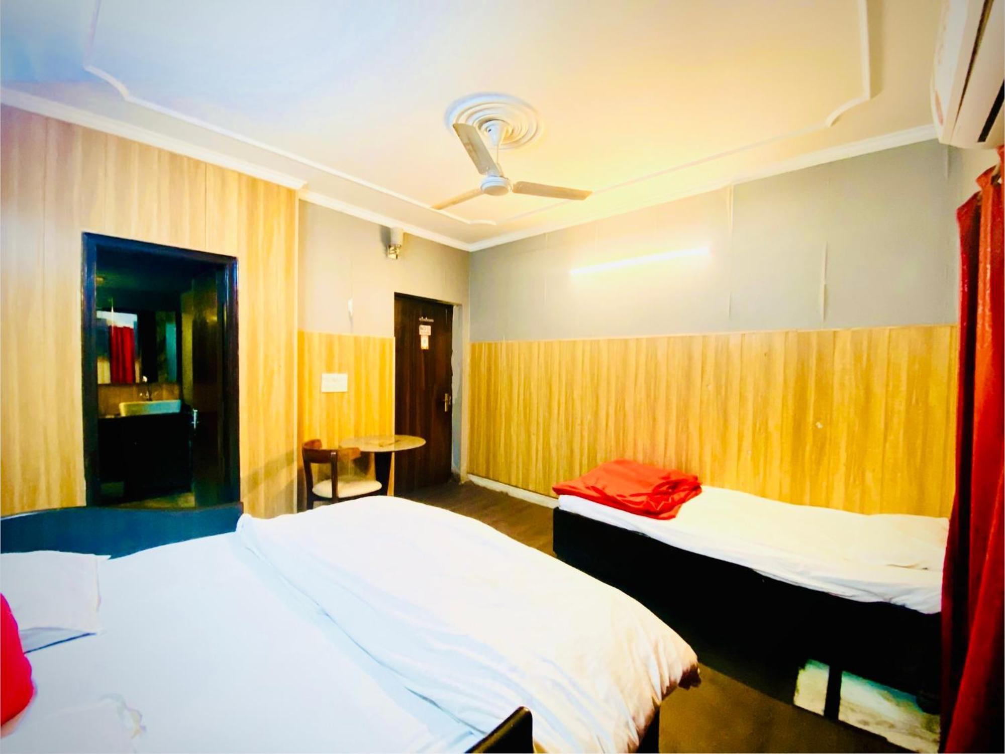 Osakataj Hotel Agra  Exterior photo