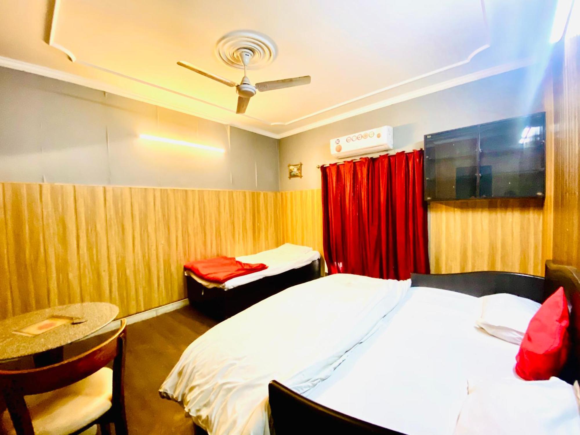 Osakataj Hotel Agra  Exterior photo